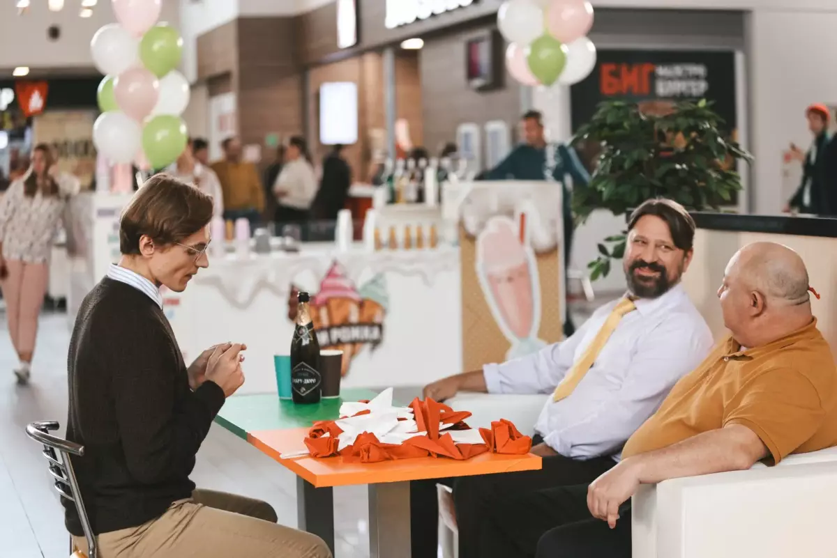 Момент из трейлера сериала Букины (2023) от ТНТ